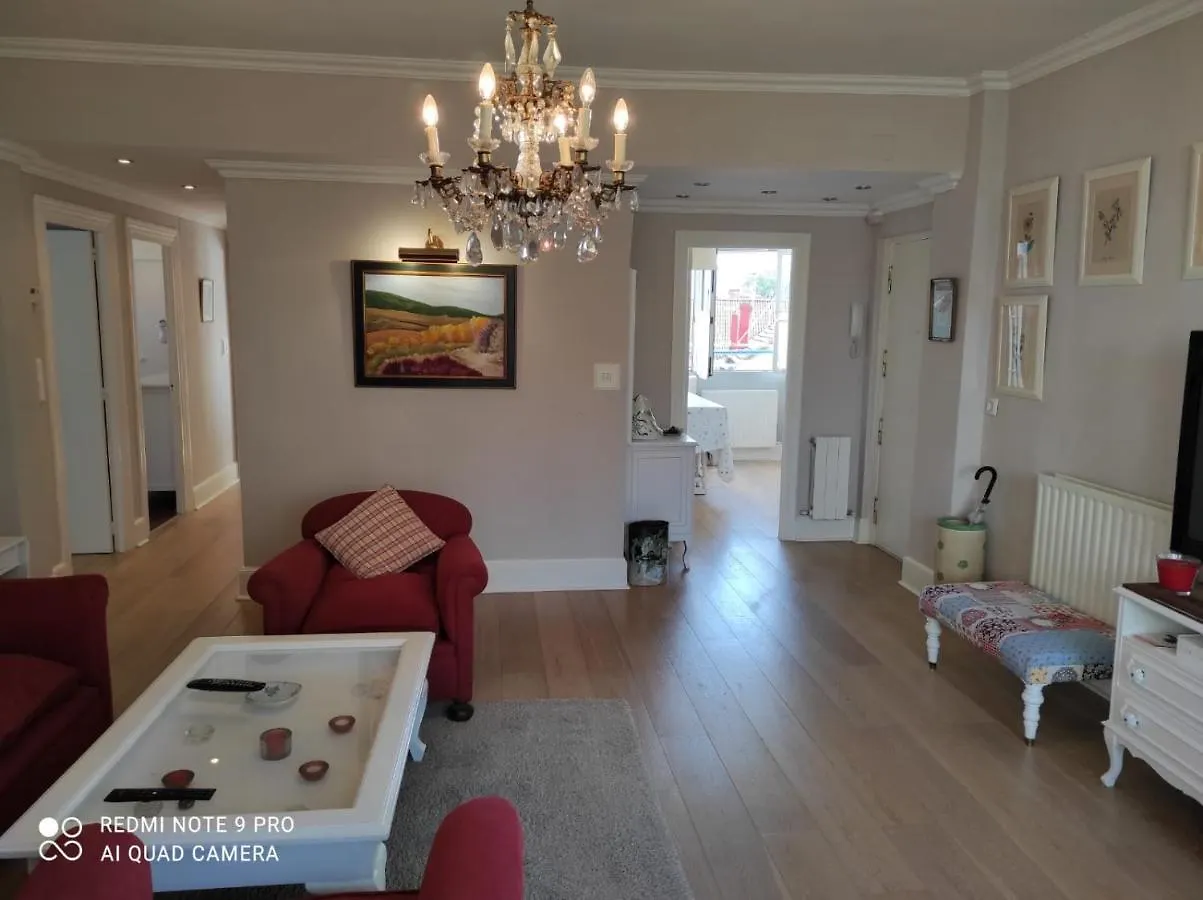 Acogedor Piso De 3 Habitaciones Cerca Del Metro خيتكسو 0*,